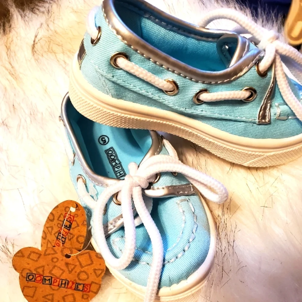 Oomphies Teal & Silver Boat Type Shoes